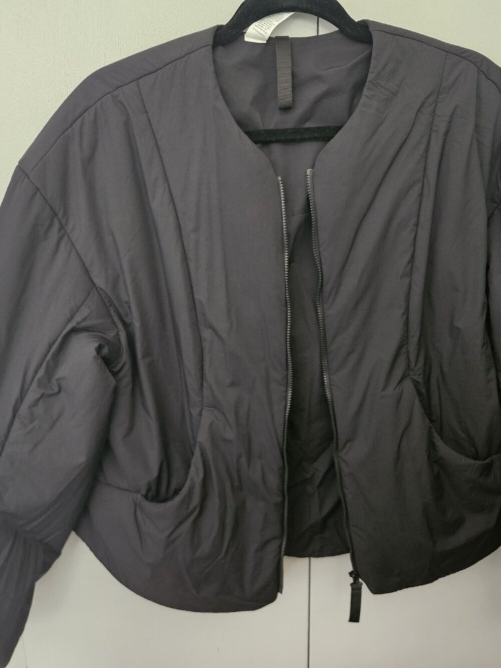 Lululemon Black Women's ThermoZen Insulated Jacket Puffer Collarless XS - Picture 2 of 4